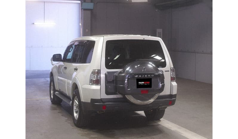 2006 Mitsubishi Pajero image-2