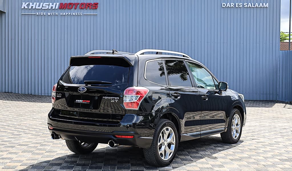2014 Subaru Forester image-13