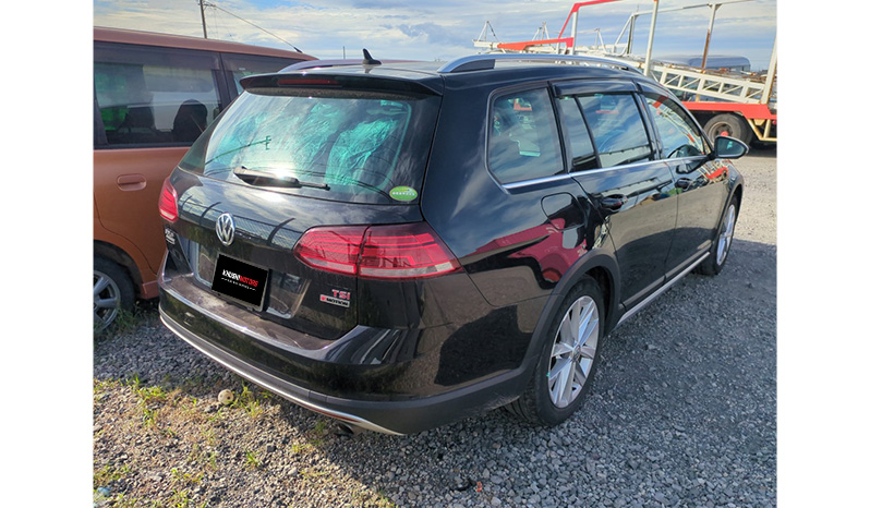 2018 Volkswagen Golf Alltrack TSI 4 motion image-4