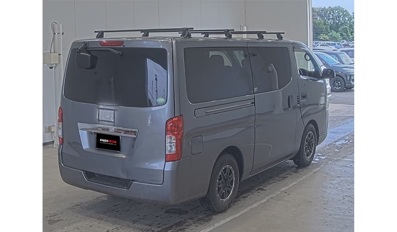 2018 Isuzu Como image-2