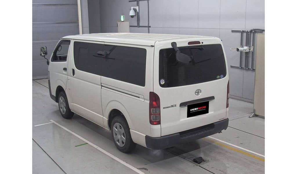 2018 Toyota Regius Van Long DX image-3