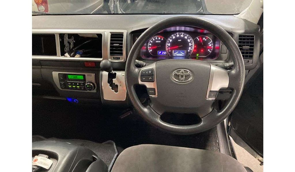 2018 Toyota Hiace Grand Cabin image-5