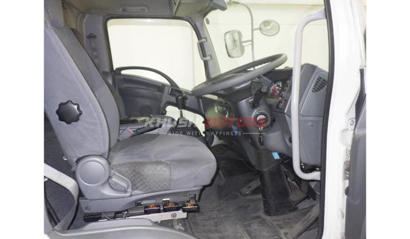 2018 Isuzu Forward 2.4 Ton image-4