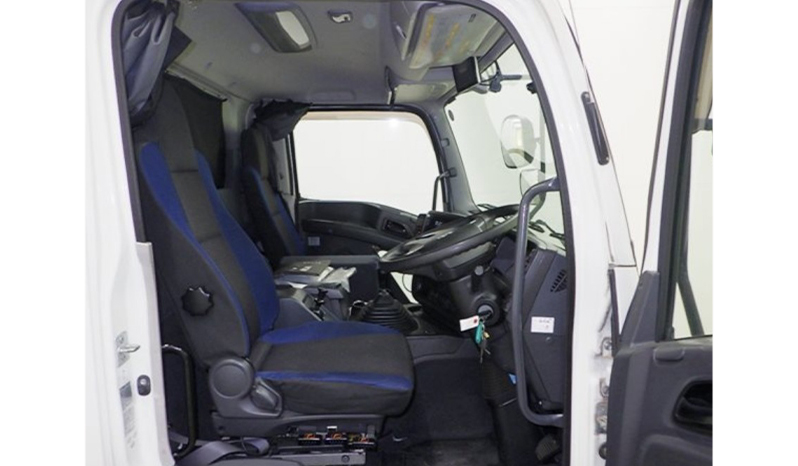 2018 Isuzu Giga 11 Ton image-3