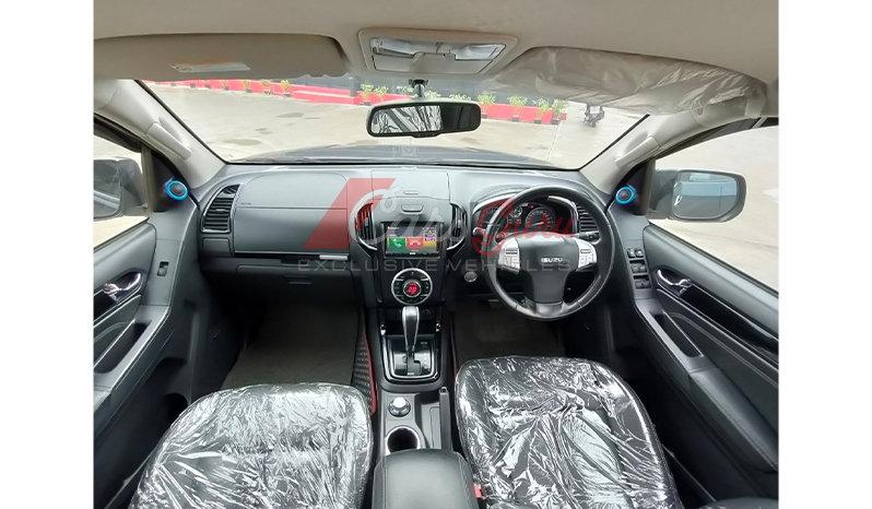 2016 Isuzu MUX image-9