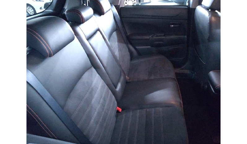 2018 Mitsubishi Rvr image-6