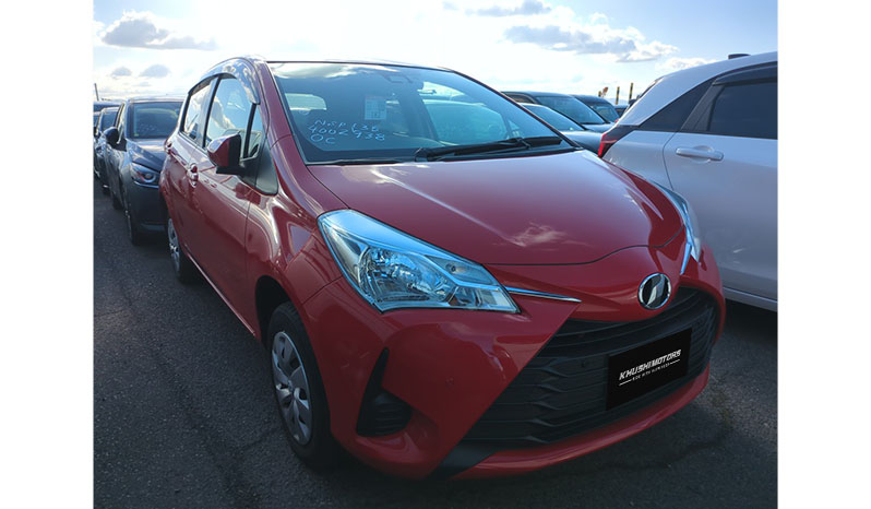 2019 Toyota Vitz F image-1