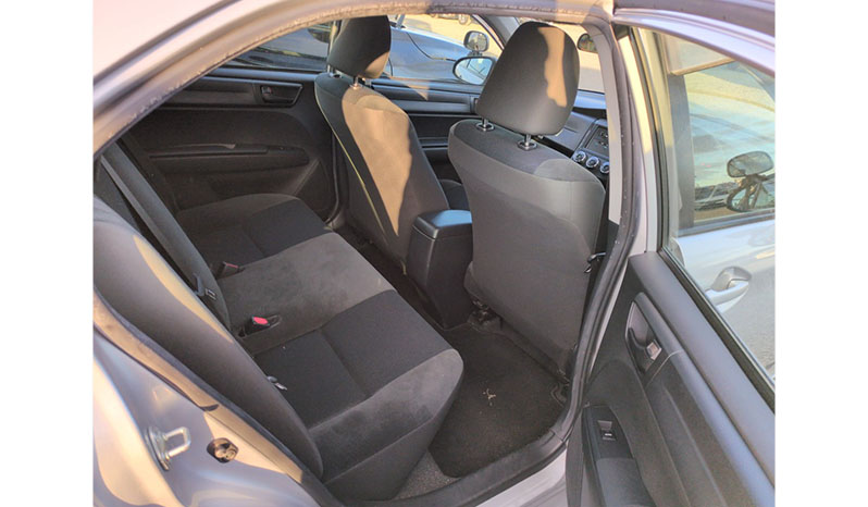 2019 Toyota Vitz F image-2