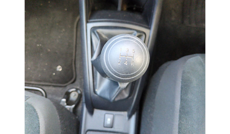 2019 Toyota Vitz F image-3