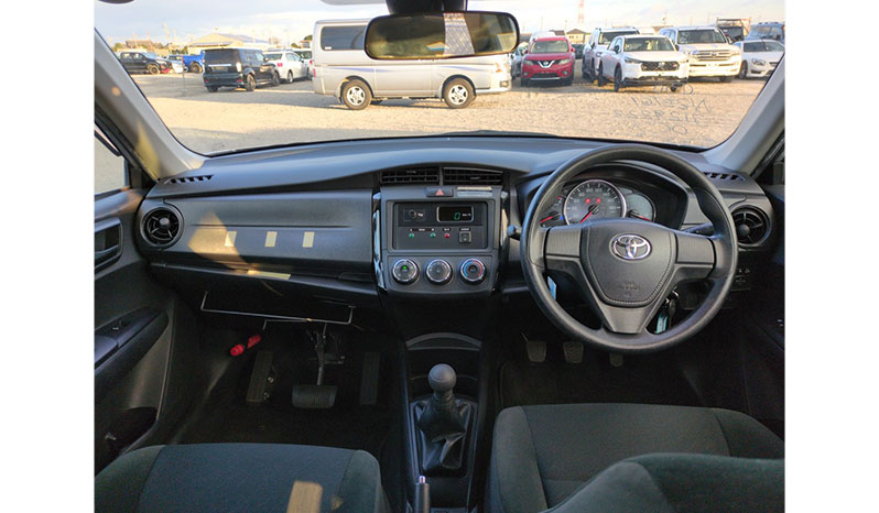 2019 Toyota Vitz F image-5