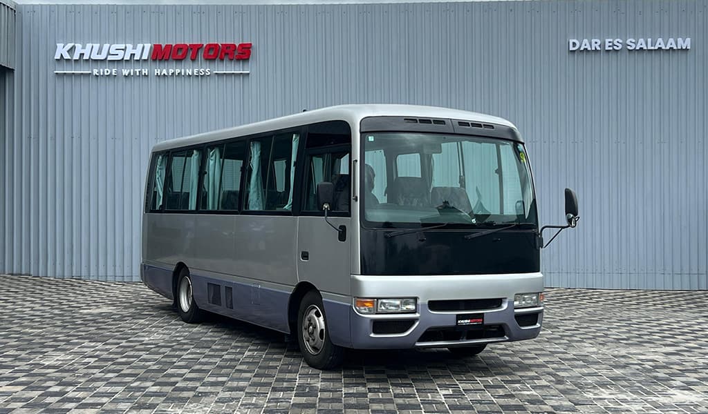 2001 Nissan Civilian image-1