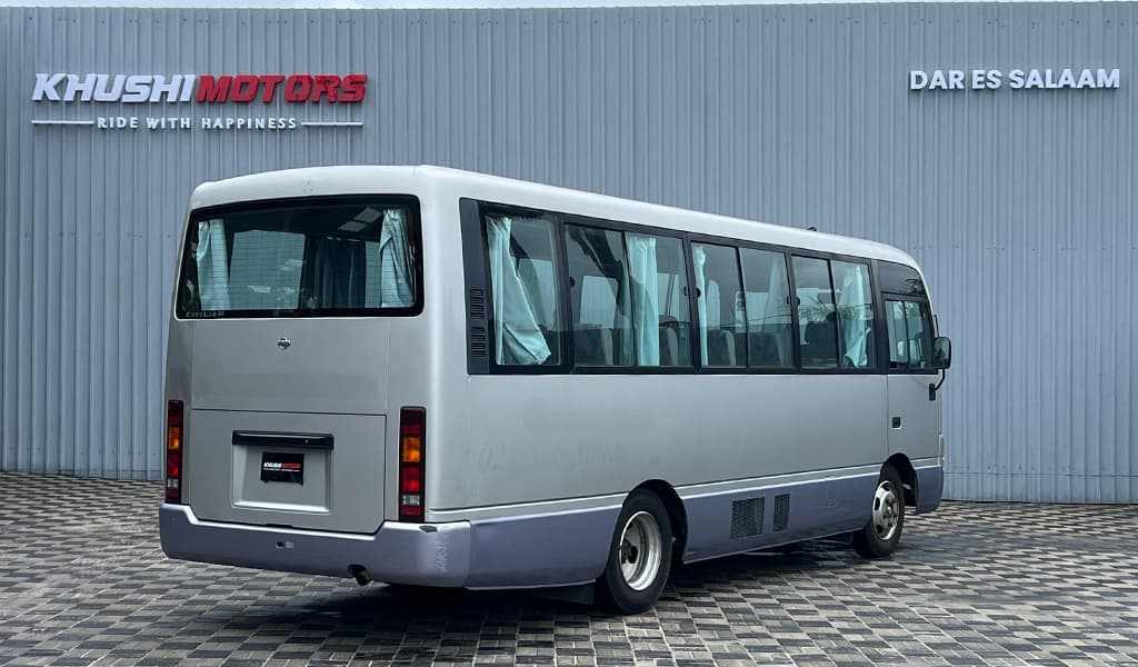 2001 Nissan Civilian image-10
