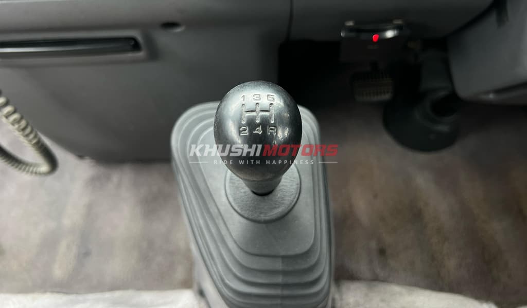 2001 Nissan Civilian image-13