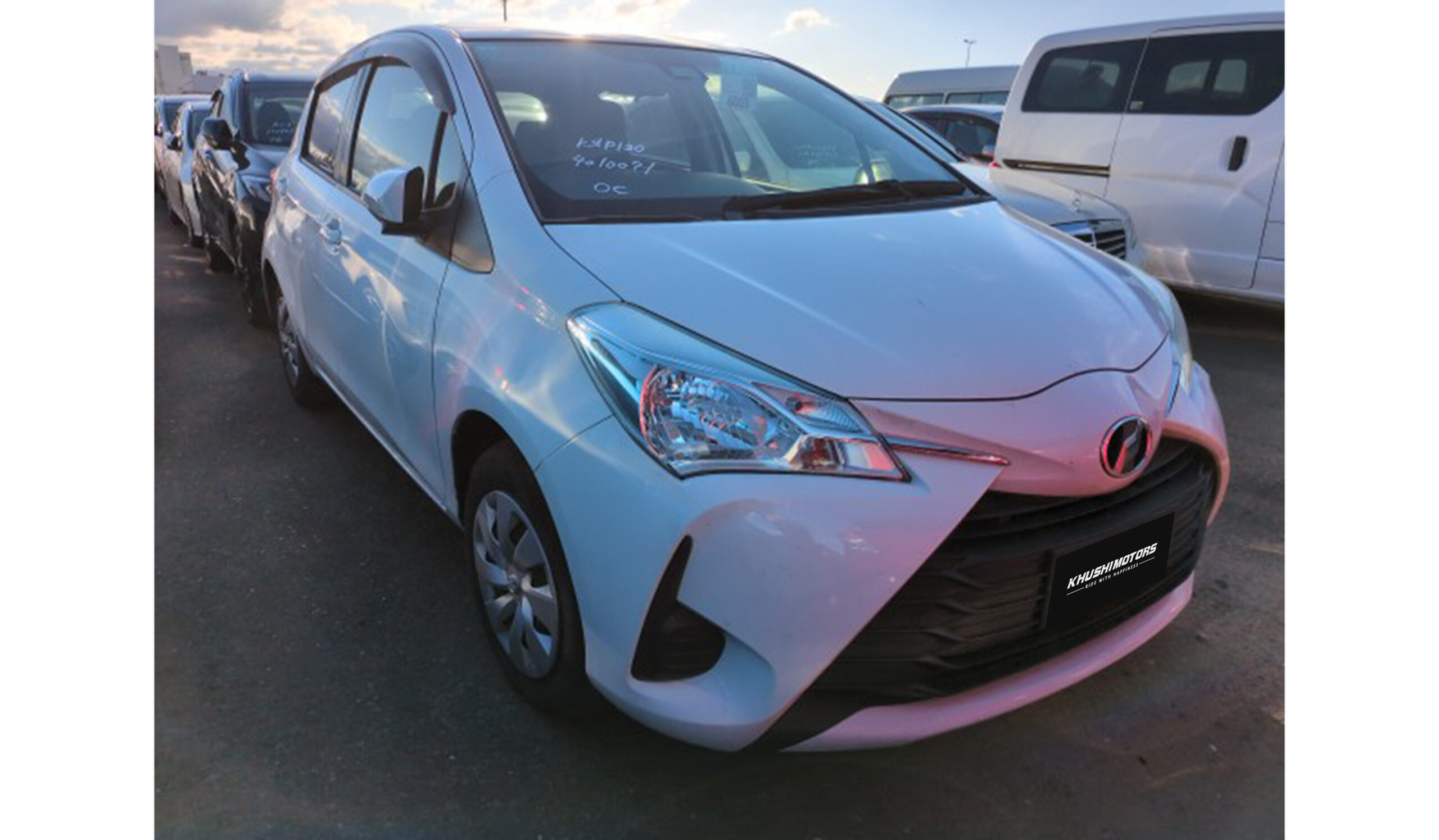 2019 Toyota Vitz F image-1