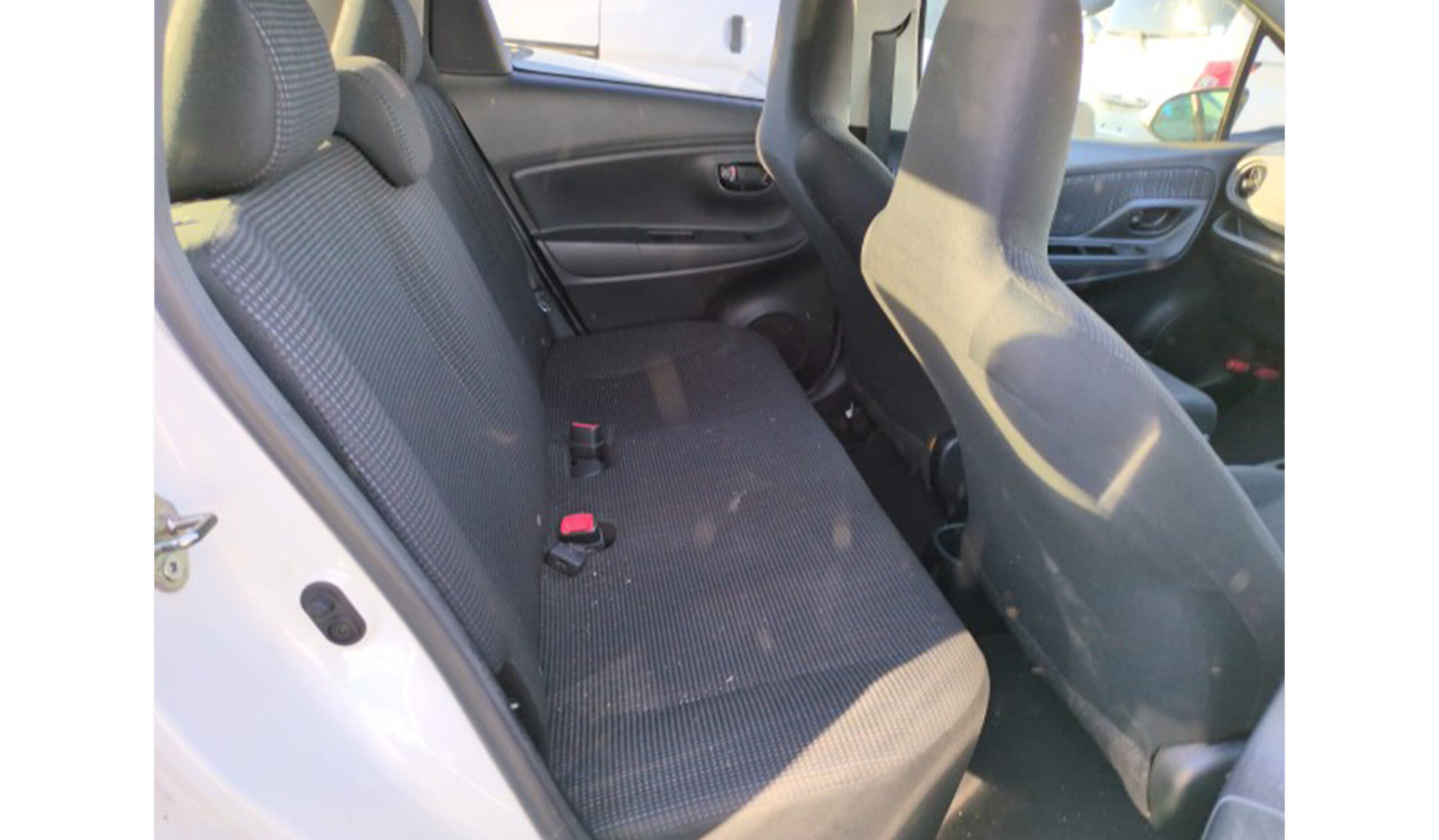 2019 Toyota Vitz F image-4