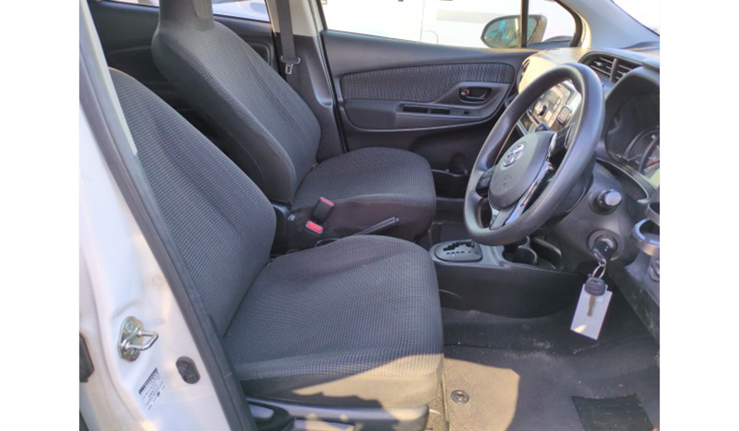 2019 Toyota Vitz F image-6