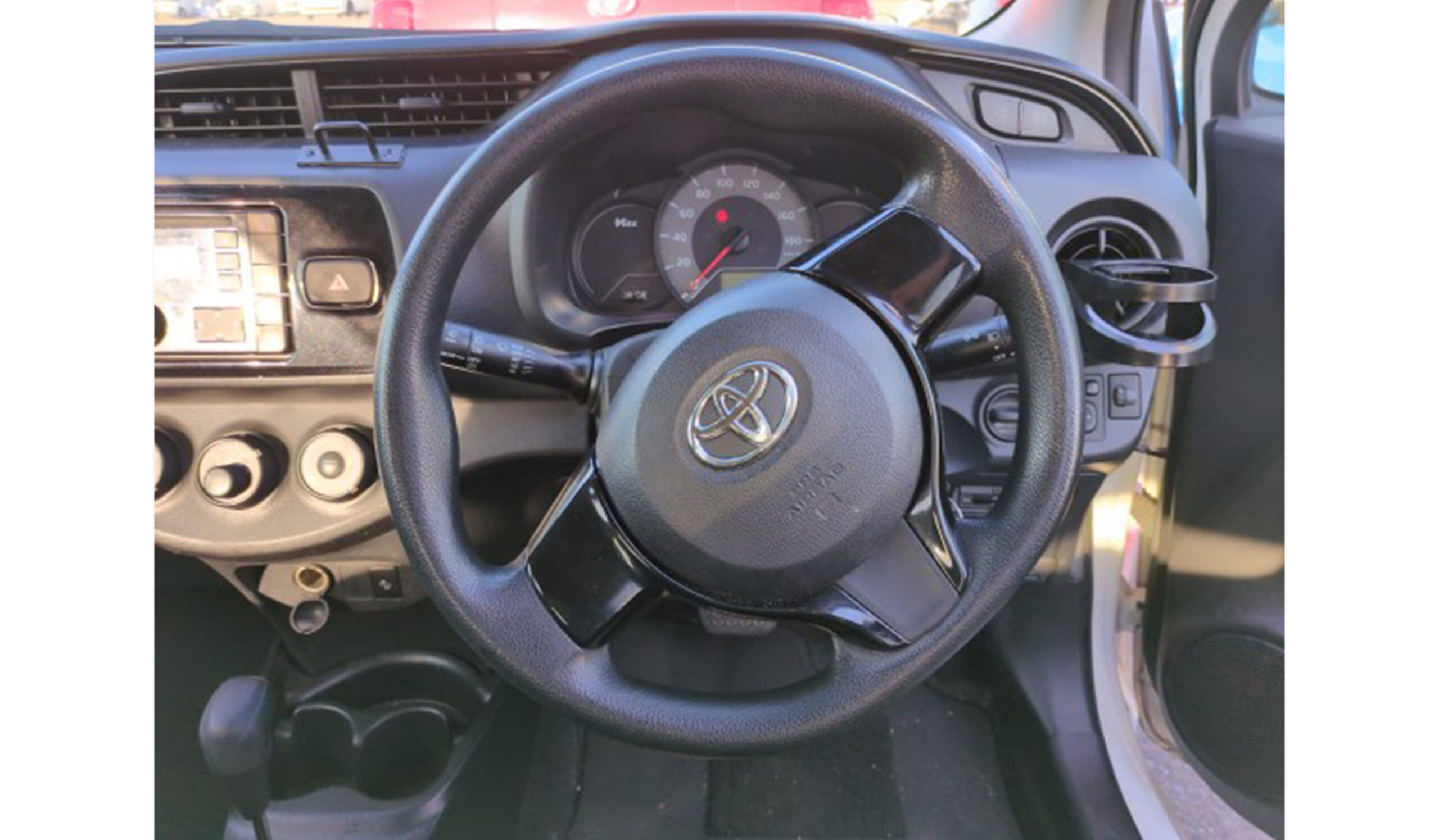 2019 Toyota Vitz F image-8