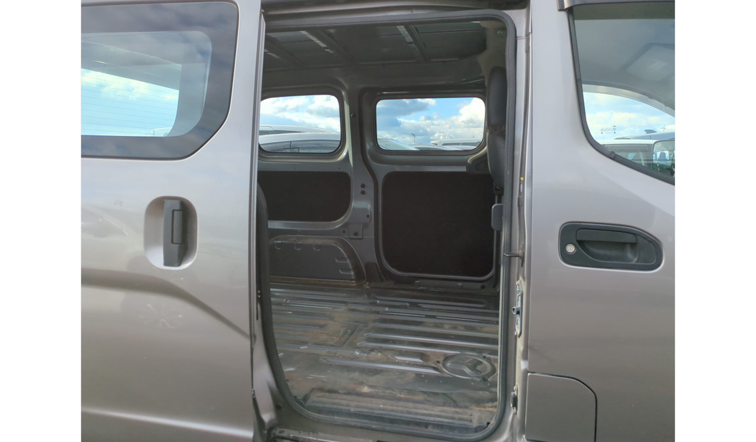 2019 Nissan NV200 DX image-3