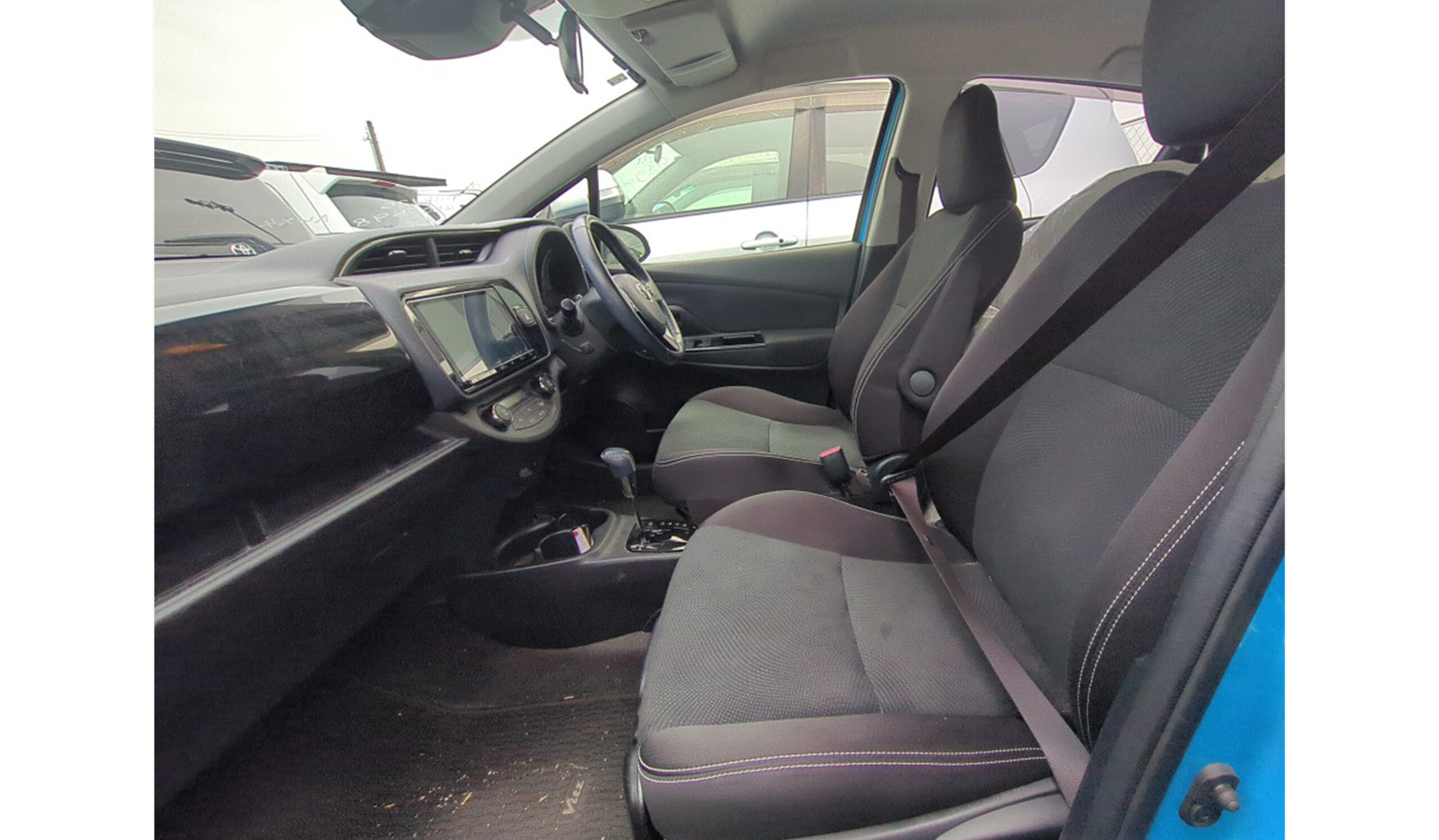 2019 Toyota Vitz Hybrid UL image-8