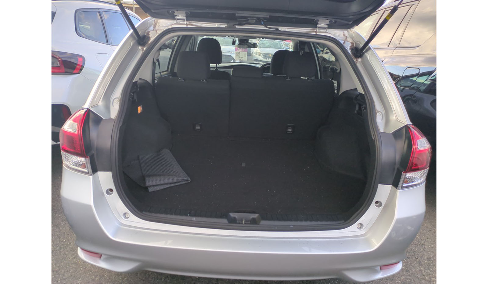 2019 Toyota Corolla Fielder Hybrid EX image-2