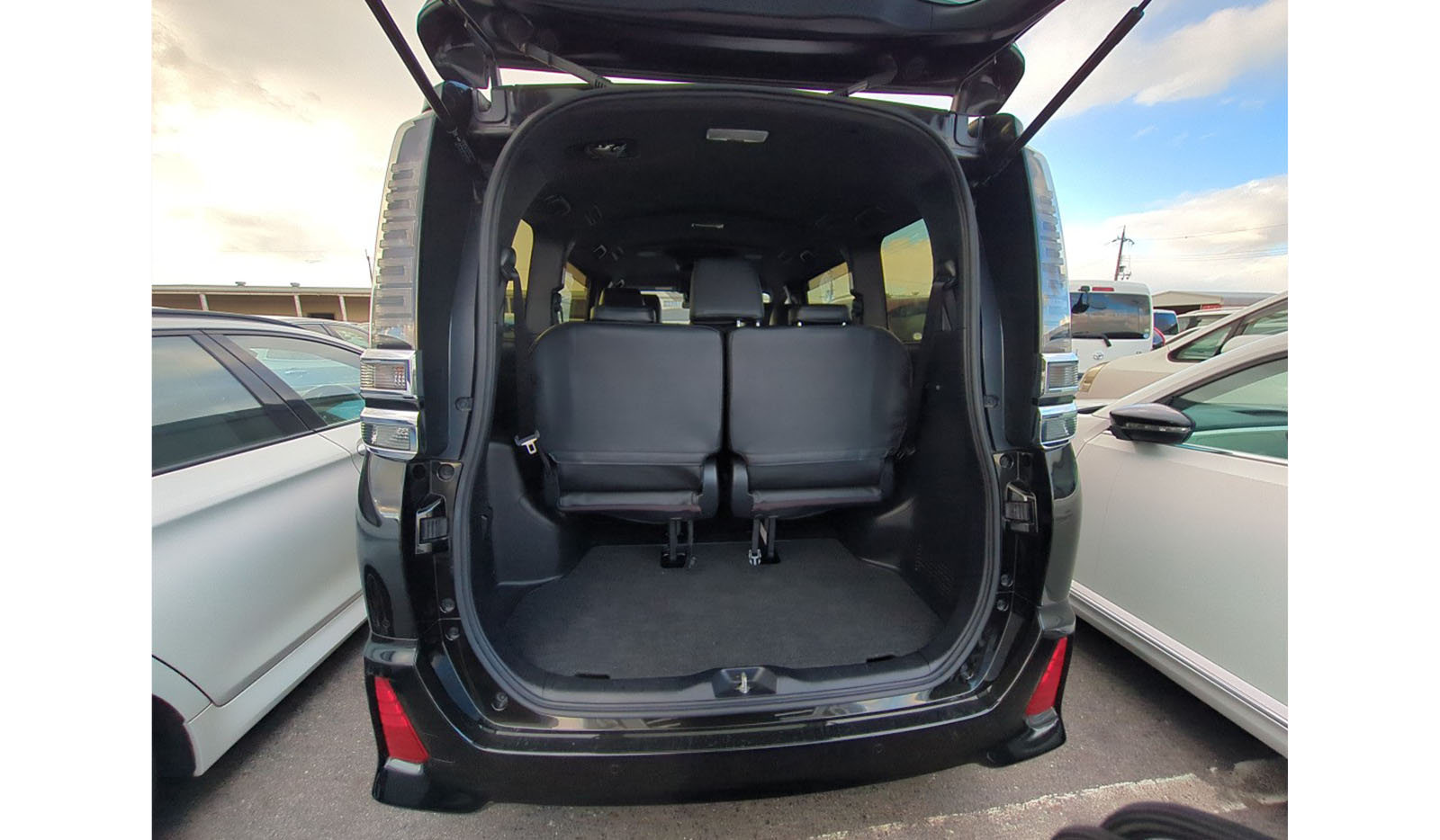 2019 Toyota Voxy ZS image-2