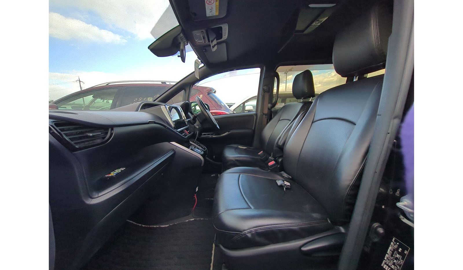 2019 Toyota Voxy ZS image-5