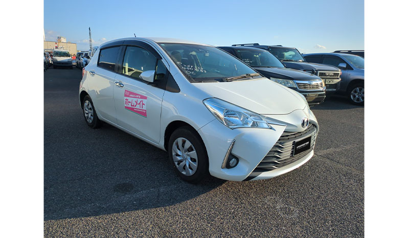 2019 Toyota Vitz F image-1