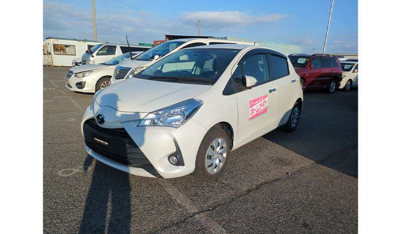 2019 Toyota Vitz F image-2