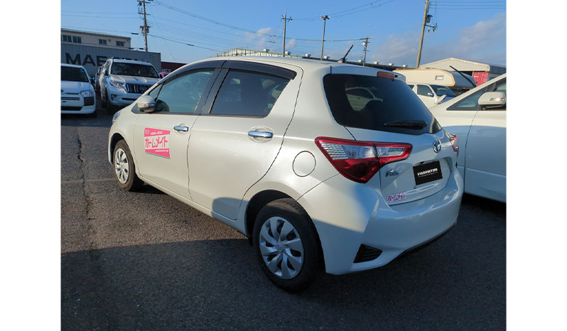 2019 Toyota Vitz F image-3