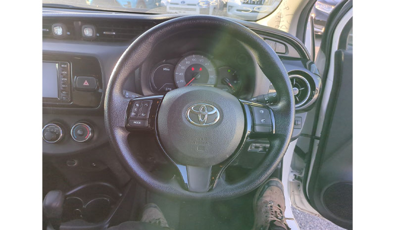 2019 Toyota Vitz F image-4