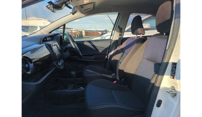 2019 Toyota Vitz F image-5