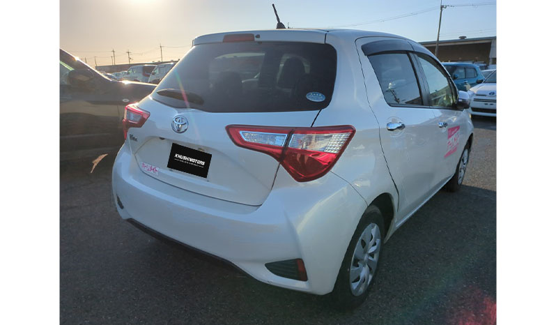2019 Toyota Vitz F image-9