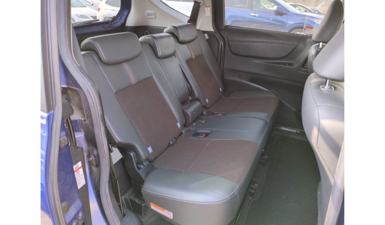 2020 Toyota Sienta FANBASE G Cuero image-3
