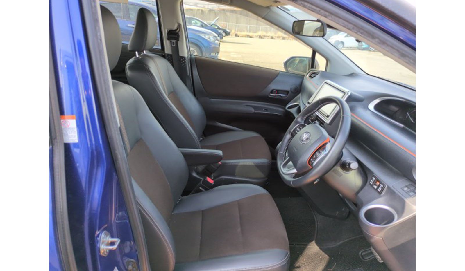 2020 Toyota Sienta FANBASE G Cuero image-4