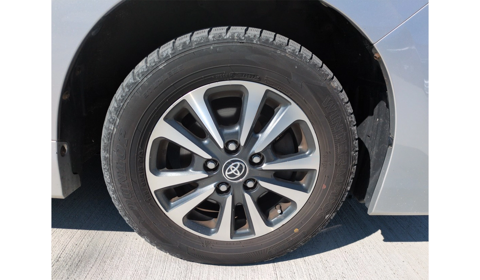 2019 Toyota Esquire Multiutility image-2