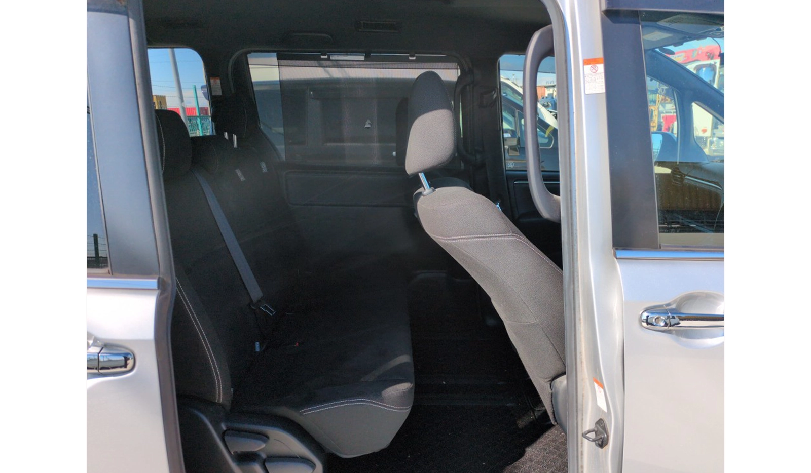 2019 Toyota Esquire Multiutility image-4