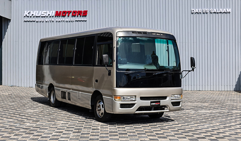 2000 Isuzu Journey image-1
