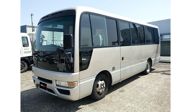 2000 Isuzu Journey image-3