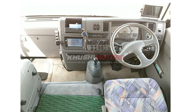 2000 Isuzu Journey image-6