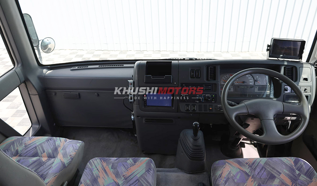 2000 Isuzu Journey image-12