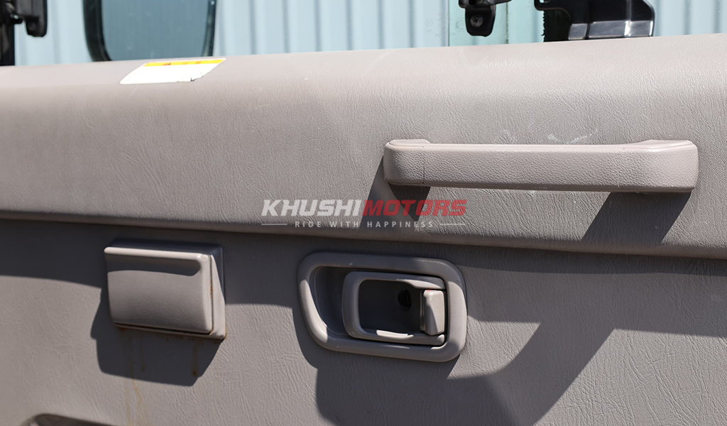 2000 Isuzu Journey image-14