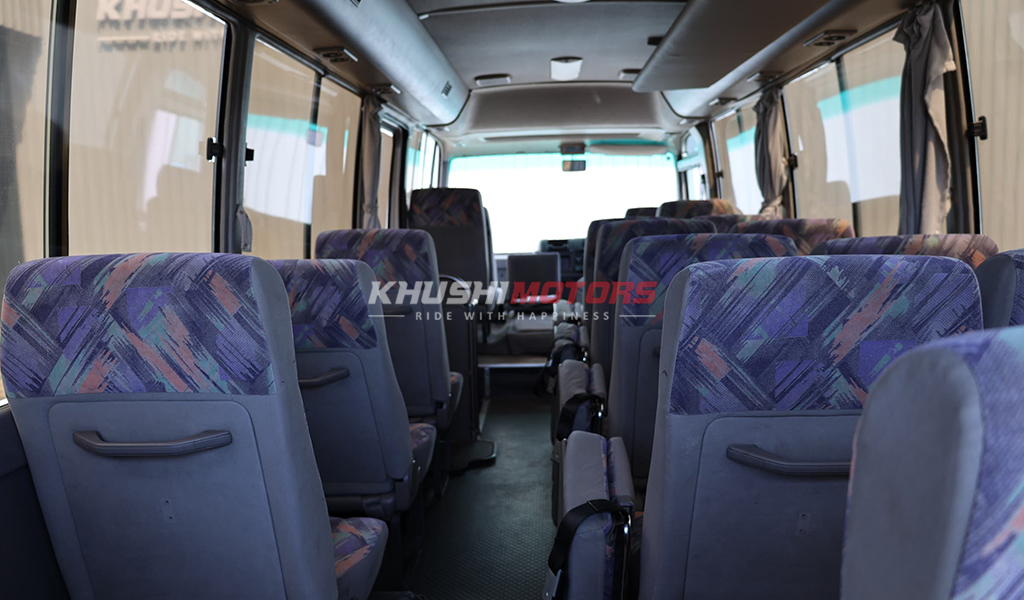 2000 Isuzu Journey image-15