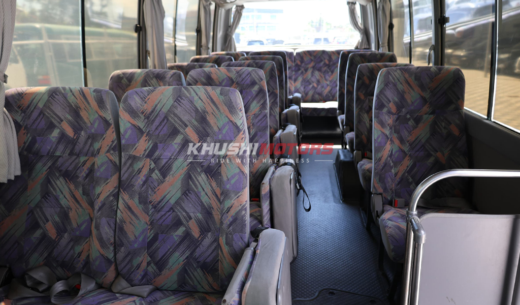 2000 Isuzu Journey image-16