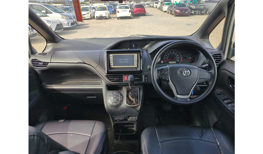2019 Toyota Noah image-5