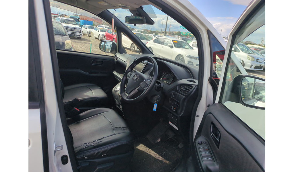 2019 Toyota Noah image-7