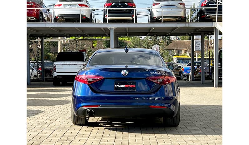 2017 Alfa Romeo Giulia Super image-5