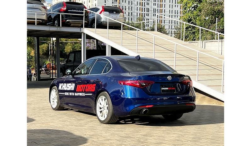 2017 Alfa Romeo Giulia Super image-6