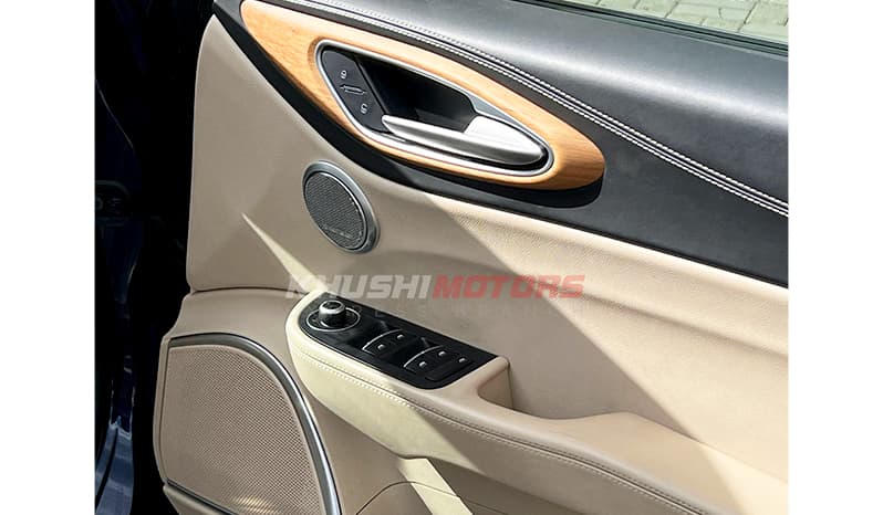 2017 Alfa Romeo Giulia Super image-10