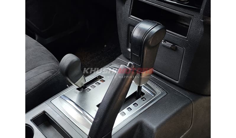 2017 Mitsubishi Pajero image-11