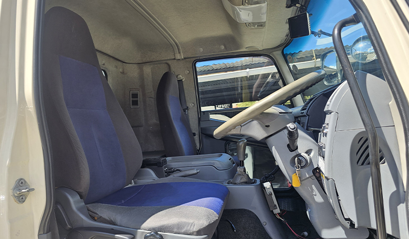 2017 Mitsubishi Fuso 2.5 Ton image-8